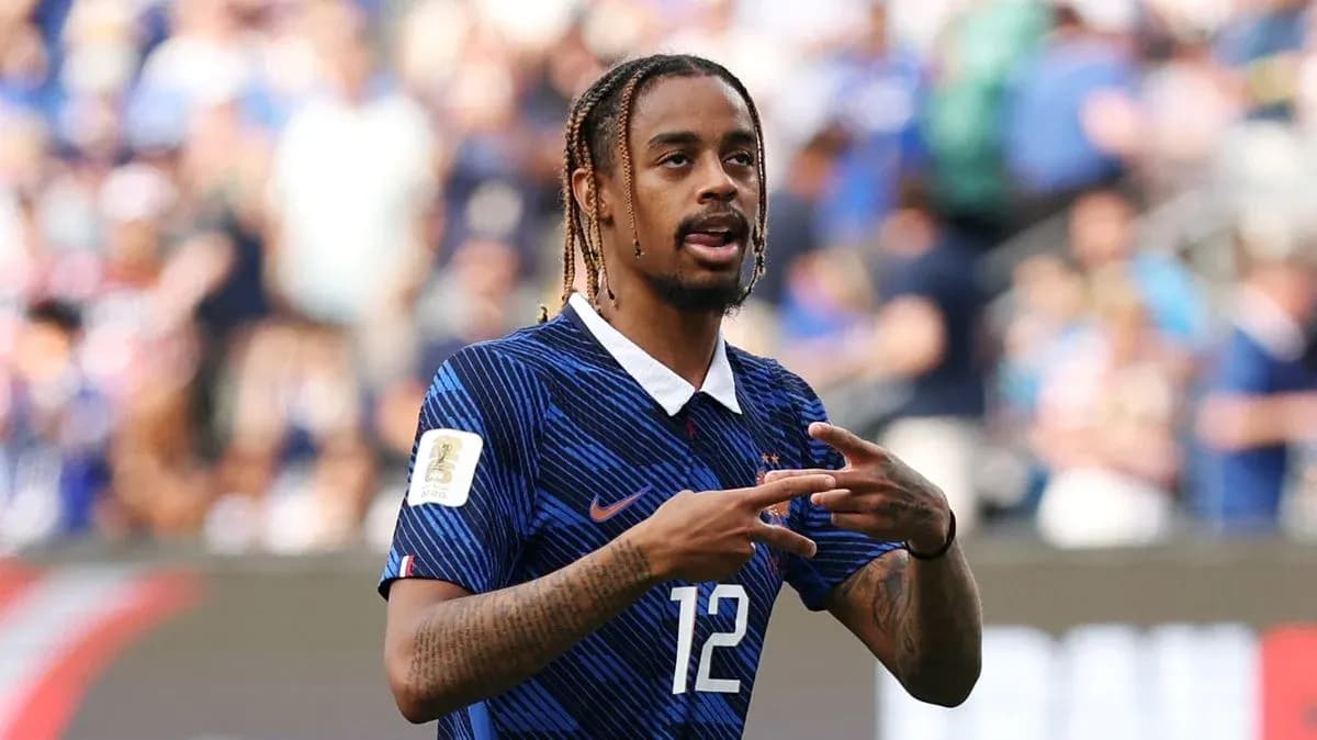 Jugador francés señalando durante un partido Jugador francés señalando durante un partido