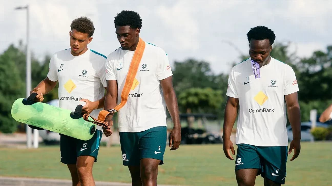 Jugadores australianos caminando durante entrenamiento Jugadores australianos caminando durante entrenamiento