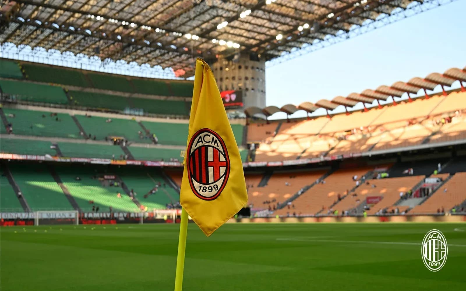 Esquina del campo de AC Milan en San Siro Esquina del campo de AC Milan en San Siro