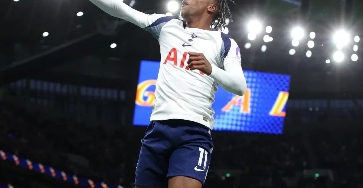 Jugador de Tottenham celebrando un gol en el estadio Jugador de Tottenham celebrando un gol en el estadio